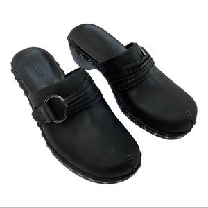 Ecco Women’s Metal Studs Black Leather Clogs US7